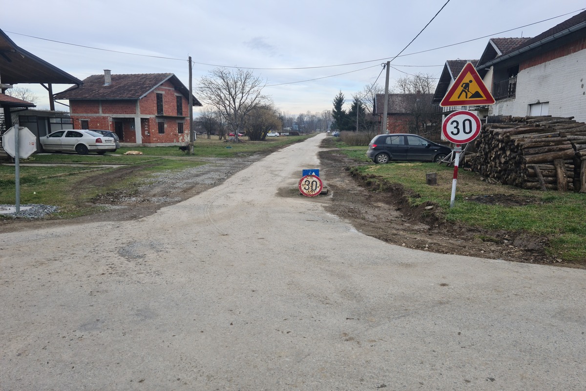 POTPISANI UGOVORI ZA SANACIJU NERAZVRSTANIH CESTA U JASENOVCU I OBJAVLJENA JAVNA NABAVA ZA SANACIJU KOLNIČKOG ZASTORA LOKALNE CESTE  NASELJA VIŠNJICE