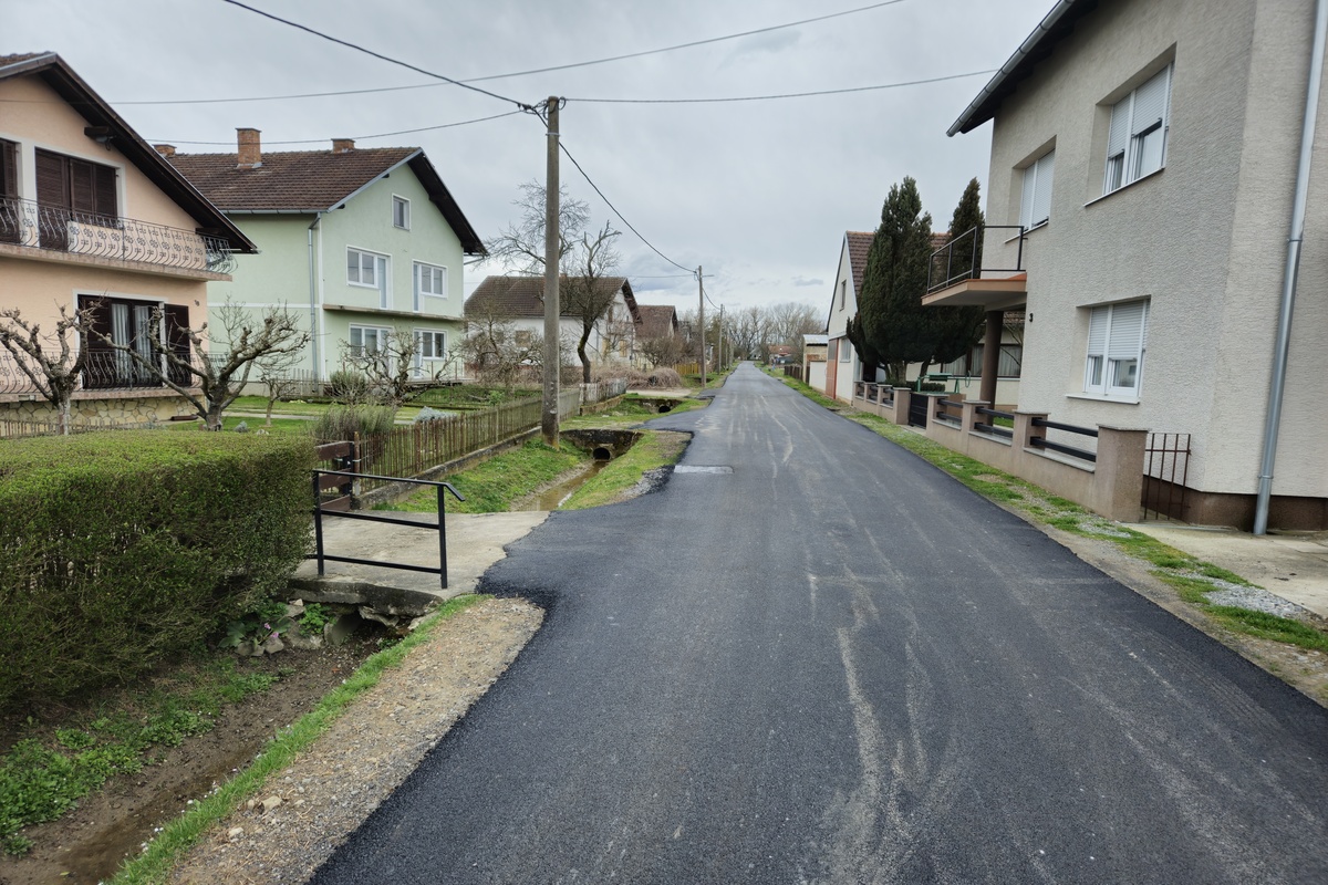 ZAVRŠENI RADOVI NA SANACIJI  NERAZVRSTANIH CESTA U JASENOVCU